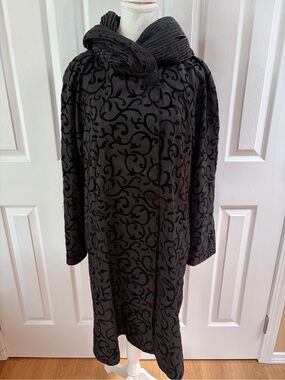 Mycra Pac Black Scroll Donatella Reversible Coat Size 6